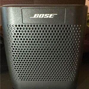 Bose Black Portable Speaker with Perforated Grill Wireless/ Bluetooth/AC
